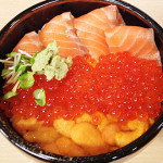札幌二条市場　どんぶり茶屋　サーモン三色丼